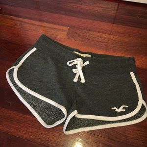 HOLLISTER SHORTS GREY SIZE XS
